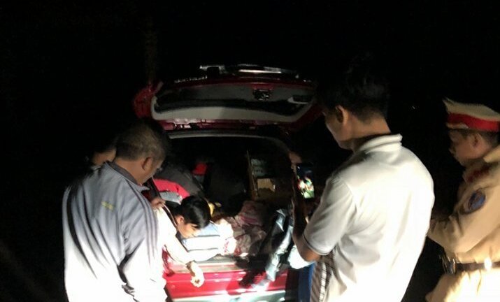 Chở pháo nổ, rượu ngoại về tặng người thân, một phụ nữ bị bắt giữ