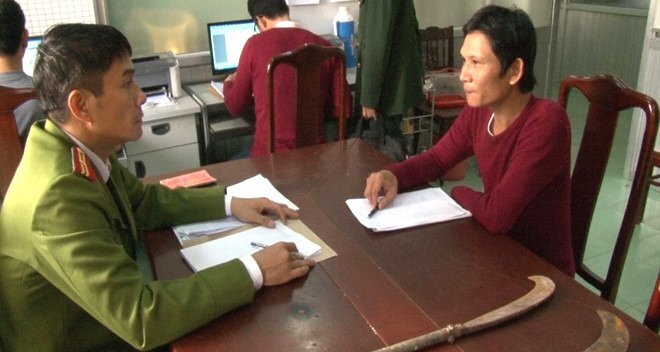 Bắt nhóm côn đồ dùng mã tấu chém nhau ngày mùng 2 Tết