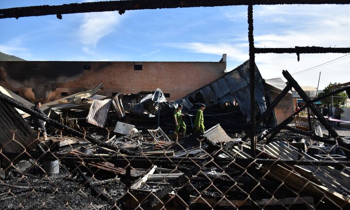 'Bà hỏa' thiêu rụi xưởng gỗ lúc rạng sáng ở Lâm Đồng