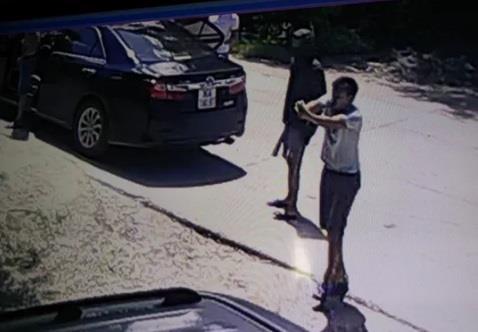 Truy tìm kẻ nổ súng bắn người ngay trước cửa nhà ở Nha Trang