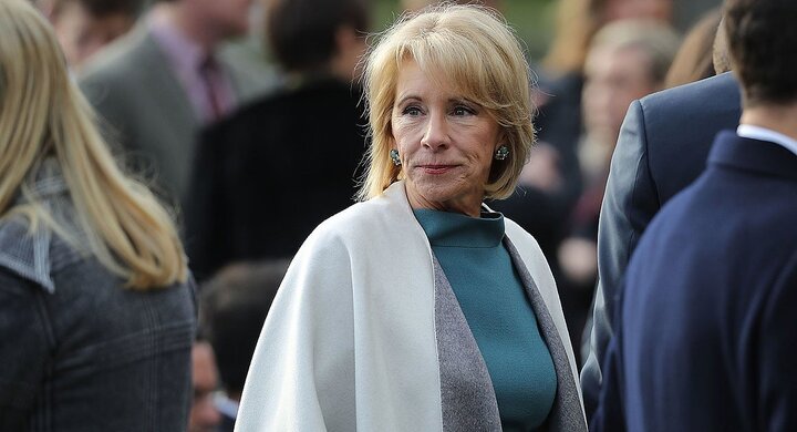 Bộ trưởng Giáo dục Mỹ cũng chỉ có bằng cử nhân kinh tế