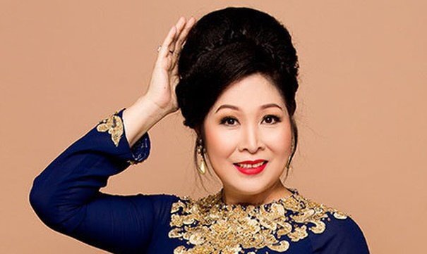 NSND Hồng Vân mở lại sân khấu kịch sau hai ngày tuyên bố đóng cửa