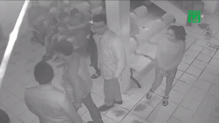 Bạn chết do tai nạn, nhóm côn đồ phá bệnh viện, đánh bác sỹ