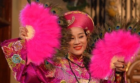 Bị đồn lấy tiền của chồng làm MV, vợ Việt Hoàn lên tiếng