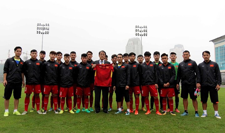 Đại sứ Nhật Bản mong bóng đá Việt Nam dự Olympic 2020