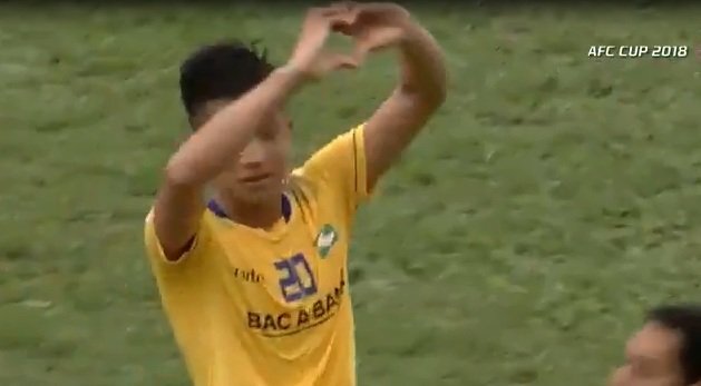 Video: Phan Văn Đức khéo léo sút tung lưới nhà vô địch Malaysia