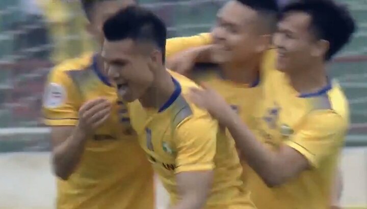 Bộ đôi U23 Việt Nam tỏa sáng, SLNA đánh bại nhà vô địch Malaysia