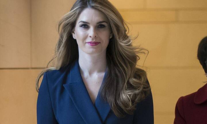 Nữ giám đốc truyền thông xinh đẹp của Nhà Trắng đột ngột từ chức