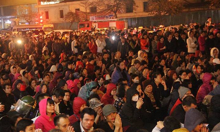 Clip: Nghìn người tràn kín đường dự lễ cầu an chùa Phúc Khánh