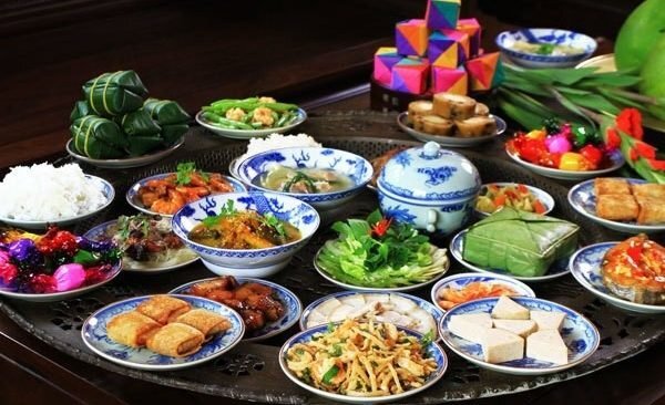 Thực phẩm 'sang chảnh' len lỏi vào mâm cỗ cúng rằm ngày tháng Giêng