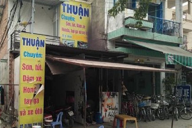 Hàng chục côn đồ ném bom xăng, truy sát chủ tiệm trong đêm: 'Hành vi dã man, suy đồi đạo đức'