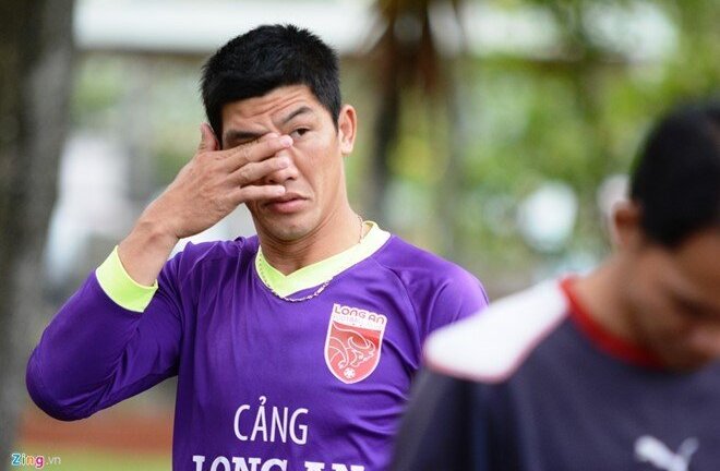 Thủ môn Minh Nhựt: ‘Vợ và mẹ tôi mừng rơi nước mắt’