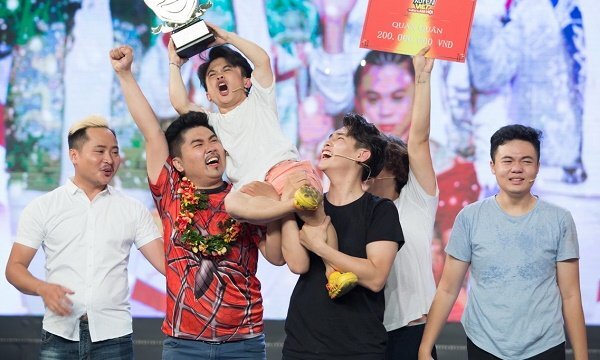 Nhóm Khủng Long Tí Hon đăng quang quán quân 'Cười xuyên Việt'