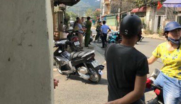 Bắt quả tang cán bộ Hòa Bình đưa nữ sinh vào nhà nghỉ ‘tâm sự’