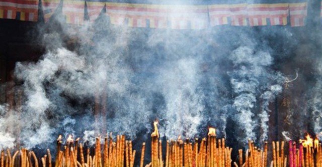 Đầu năm, lễ bái hít khói hương nhiều độc hại thế nào?