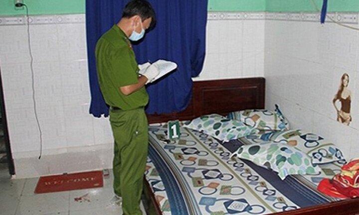 Nghi án đôi nam nữ dẫn nhau vào nhà nghỉ rồi uống thuốc sâu tự vẫn