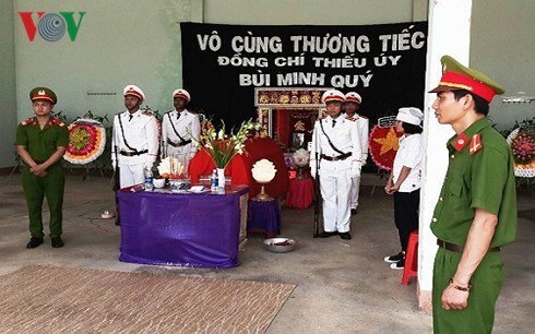 Thăng quân hàm cho chiến sỹ hy sinh cứu tài xế bị nước cuốn trôi