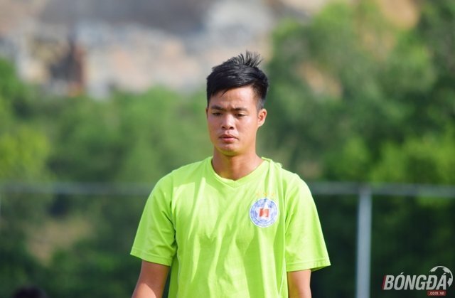 Bầu Hiển hỗ trợ thủ thành U23 Việt Nam chữa bệnh ung thư cho mẹ