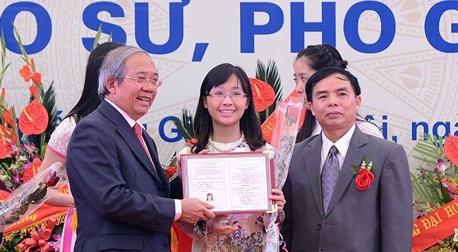 Hàng loạt quan chức không còn trong danh sách được công nhận giáo sư, phó giáo sư năm 2017