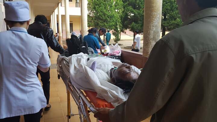 Nhậu nhẹt tối ngày, chồng bị vợ tạt nước sôi gây bỏng nặng