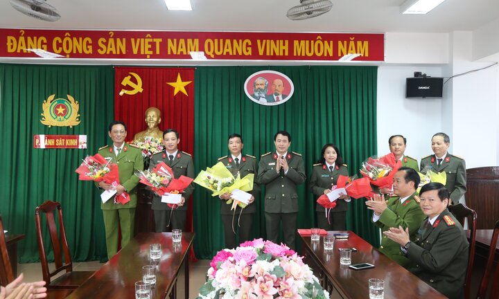 Khen thưởng ban chuyên án đánh sập đường dây cá độ trăm tỷ đồng ở Huế