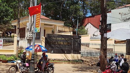 'Giáng chức' nữ hiệu trưởng lập khống chứng từ, 'thụt két' hơn 200 triệu đồng