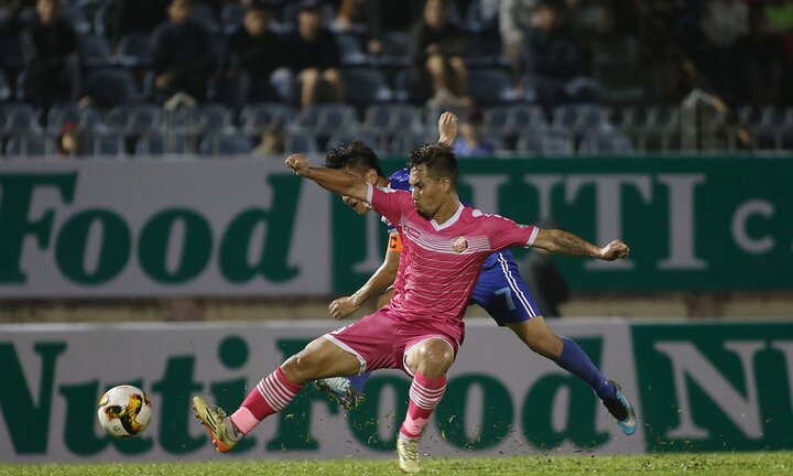 NutiCafe V-League 2018: ĐKVĐ Quảng Nam đánh rơi chiến thắng ngày khai mạc