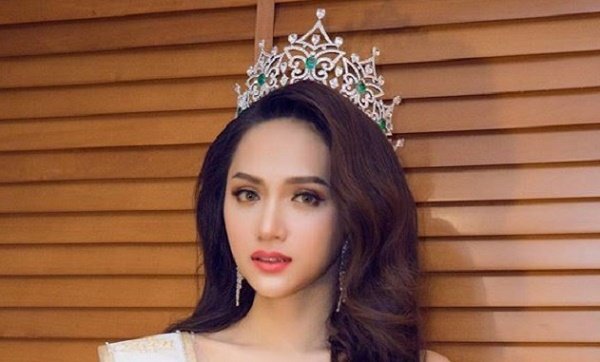 Hoa hậu Hương Giang tiết lộ lý do không thể về nước ngay sau khi đăng quang