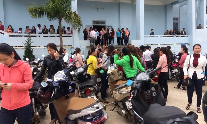 Tạm dừng chấm dứt hợp đồng với hàng trăm giáo viên Đắk Lắk