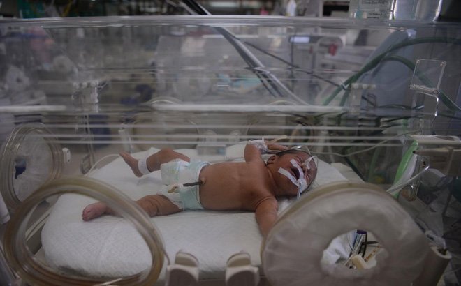 Chấn động: Hàng loạt trẻ sơ sinh bị gãy xương, nứt sọ nghi do bị y tá đánh đập