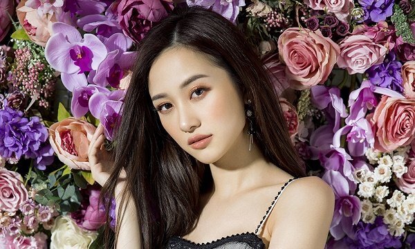Jun Vũ Diện váy áo xẻ sâu táo bạo, khoe vẻ quyến rũ không thể rời mắt