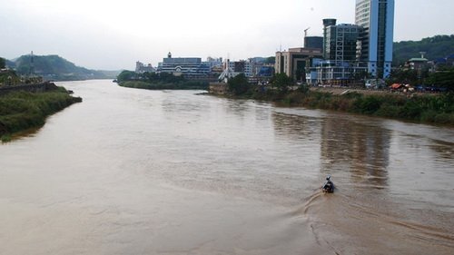 Thuyền máy gặp nạn, 5 người chết đuối, 4 người mất tích trên sông Hồng