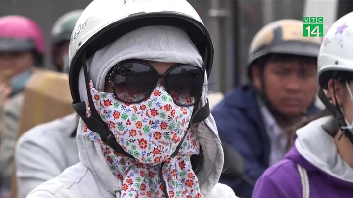 Video: Dân Sài Gòn vật vã trong nắng nóng gay gắt