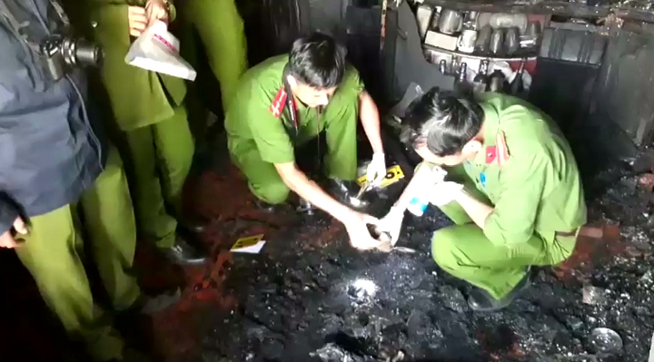 Video: Khám nghiệm hiện trường căn nhà số 13 bị cháy, 5 người chết ở Lâm Đồng