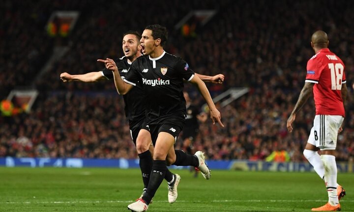 Thủng lưới 2 bàn chớp nhoáng, MU cay đắng bị loại khỏi cúp C1