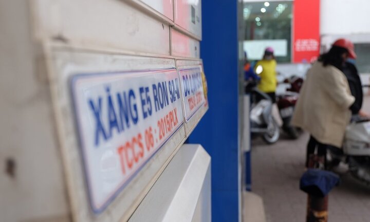 Video: Dân chê xăng E5 dùng tốn, xe đi không 'bốc', tha thiết dùng lại A92