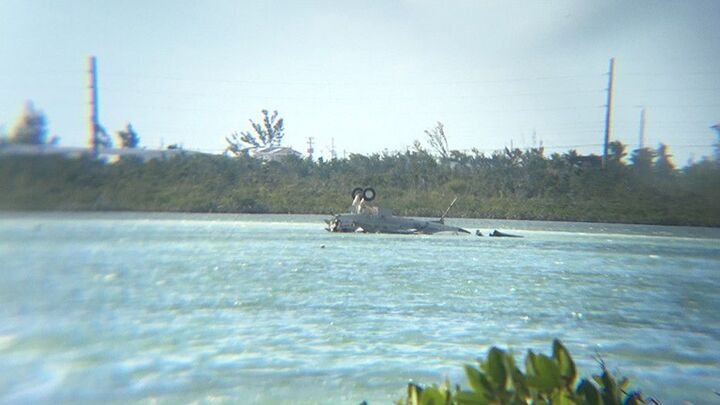 Xác định số phận 2 phi công Mỹ nhảy dù khỏi chiến cơ gặp nạn ở Florida