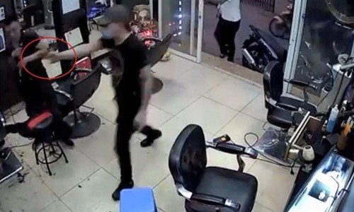 Mâu thuẫn tình cảm, nam thanh niên nổ súng đe dọa chủ tiệm cắt tóc
