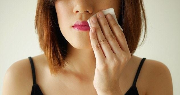 Tác hại khôn lường từ bông tẩy trang, chị em nào cũng nên biết