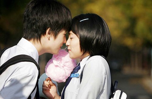 Thầy giáo khó xử khi học trò yêu đương trên lớp