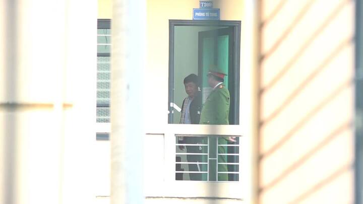 Video: Cảnh sát áp giải ông Đinh La Thăng tới tòa