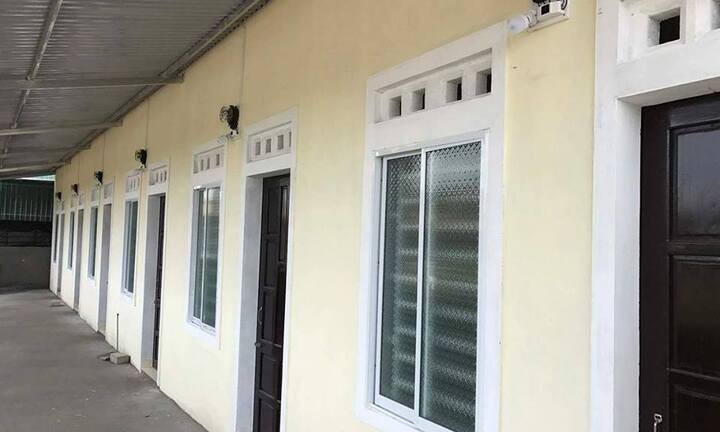 Nhóm cướp đột nhập vào phòng trọ giữa đêm, kề dao vào cổ cướp tài sản