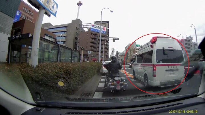 Ngỡ ngàng cách người Nhật phản ứng khi nghe tiếng còi xe cứu thương