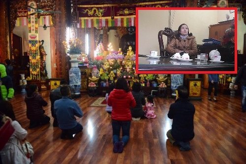 Hà Nội: Giáng chức hiệu trưởng đi chùa giờ hành chính