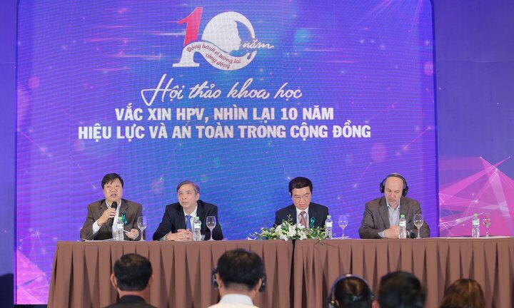 Quẳng gánh lo ung thư cổ tử cung vì đã có vắc xin HPV