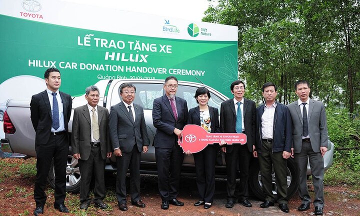 Toyota trao tặng xe Hilux, hỗ trợ bảo tồn thiên nhiên tại Việt Nam