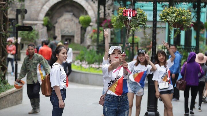 Du khách Quảng Nam, Đà Nẵng tưng bừng 'trảy hội' tri ân