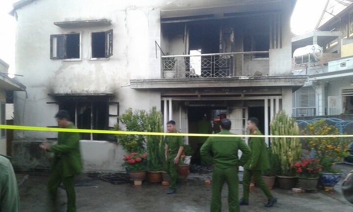 Giải cứu cụ bà trong căn nhà cháy dữ dội ở Đà Lạt