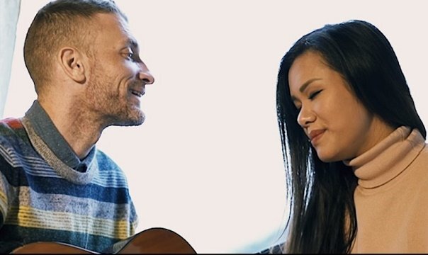 Phương Vy và chồng ngoại quốc gây sốt khi song ca ‘Chuyện hẹn hò’ cực ngọt