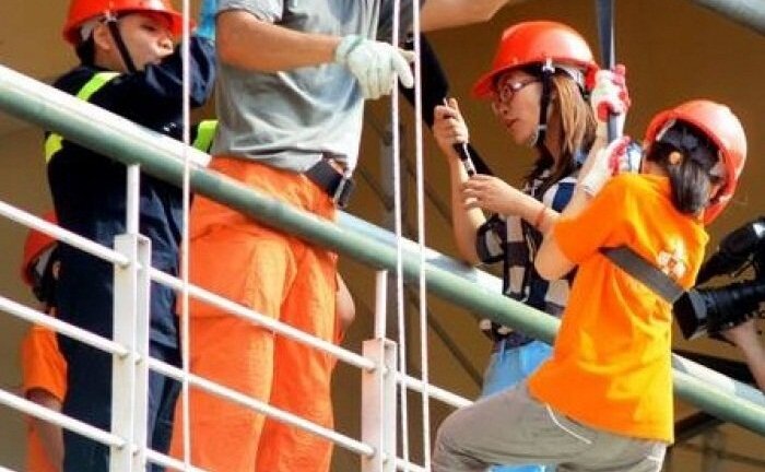 Sau cháy chung cư Carina, dân chung cư đổ xô mua thiết bị thoát hiểm